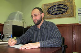 Le directeur du Centre communautaire laurentien, Samer Elniz, incite les pères des jeunes musulmanes célibataires à encourager leur fille à s’inscrire au service de mariage